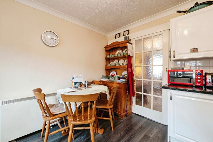 2 Bedroom Bungalow For Sale In Oakland Walk, Dawlish, Devon, EX7