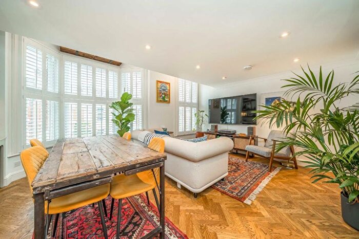 3 Bedroom Flat To Rent In Ashmere Grove, Clapham, SW2