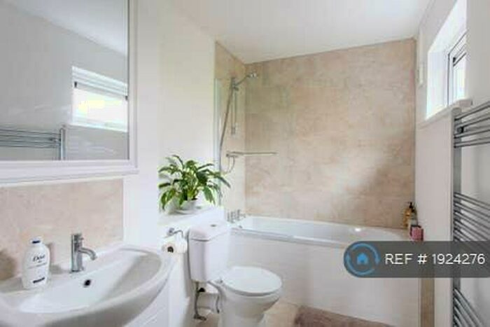 2 Bedroom Flat To Rent In Kenilworth Place, Swansea, SA3