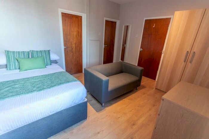 Studio To Rent In Catharine Street, L8