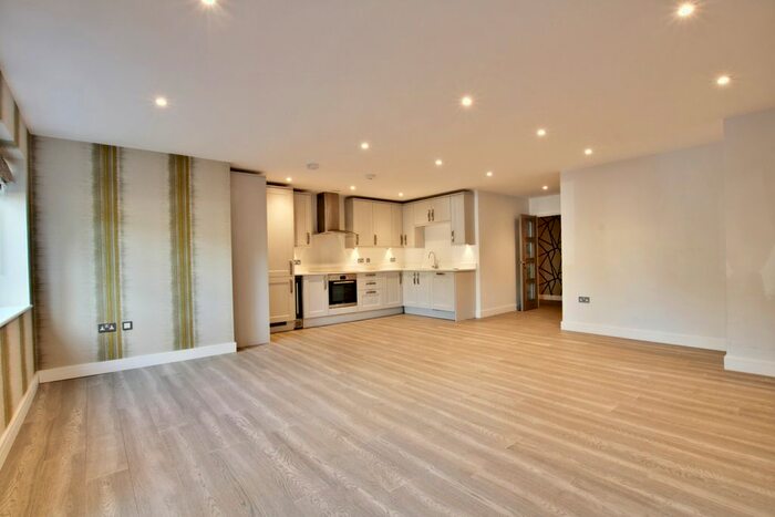 2 Bedroom Flat To Rent In Bickley Park Road, Bickley, Bromley, BR1