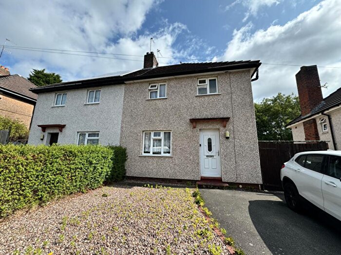 3 Bedroom Semi-Detached House To Rent In Hawthorne Road, Dudley, DY1