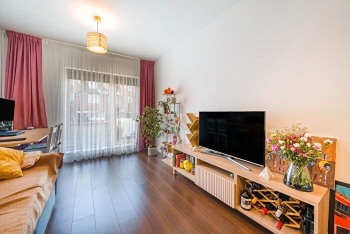 1 Bedroom Apartment For Sale In Bazalgette House, Arbuthnot Road, Morden, Surrey, SM4