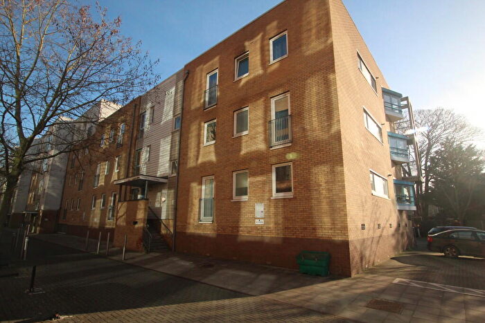 2 Bedroom Apartment To Rent In Warren Close, Cambridge, CB2