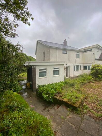 5 Bedroom Country House To Rent In Cefngoleu, Llannon, SA14