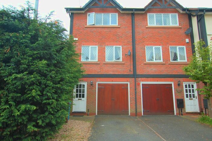 3 Bedroom Mews House To Rent In Stablefold, Worsley, Manchester Greater Manchester, M28