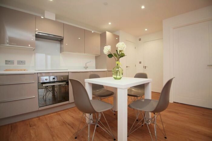 1 Bedroom Flat To Rent In Tamar House, 7-11 Station Road, Reading, Berkshire RG1