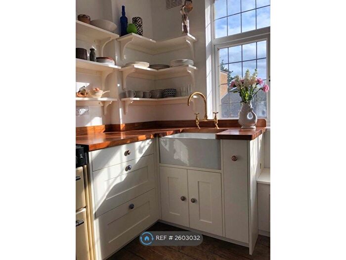2 Bedroom Flat To Rent In Flamingo House, London, E2