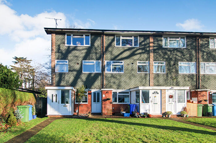 2 Bedroom Maisonette For Sale In Winchester Street, Farnborough, GU14