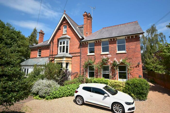 2 Bedroom Apartment To Rent In Caversham, Reading, RG4