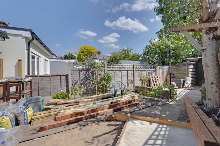 5 Bedroom End Of Terrace House To Rent In Central Avenue, Enfield, EN1