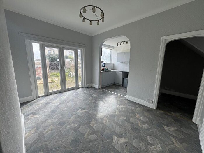 3 Bedroom Semi Detached House To Rent In Knightsbridge Avenue, Blackpool, FY4