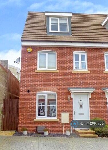 3 Bedroom Semi-Detached House To Rent In The Farm, West Swindon, SN5