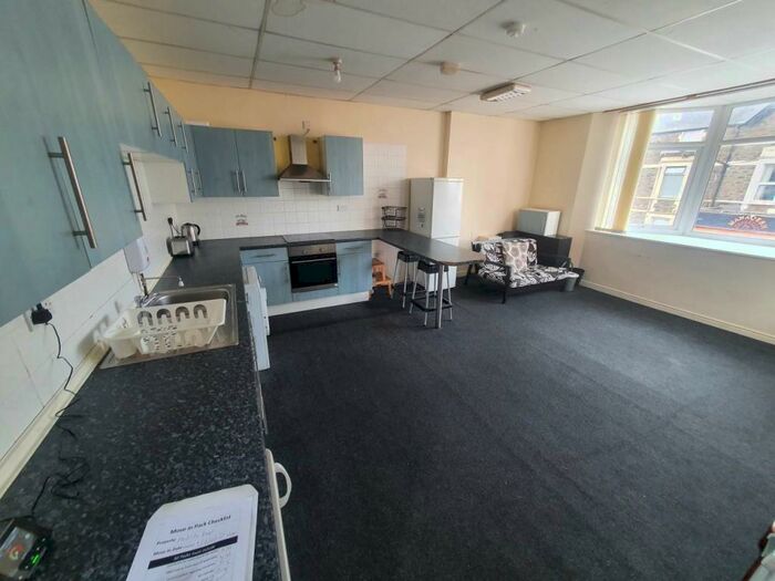 5 Bedroom House To Rent In City Road, Roath, Cardiff, CF24