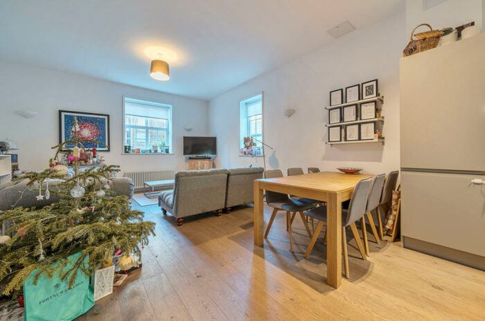 3 Bedroom Apartment To Rent In Ashmore Road, London, SE18