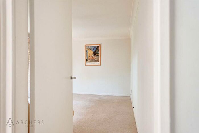 2 Bedroom Flat For Sale In Chesterwood Drive, Broomhill, Sheffield, S10