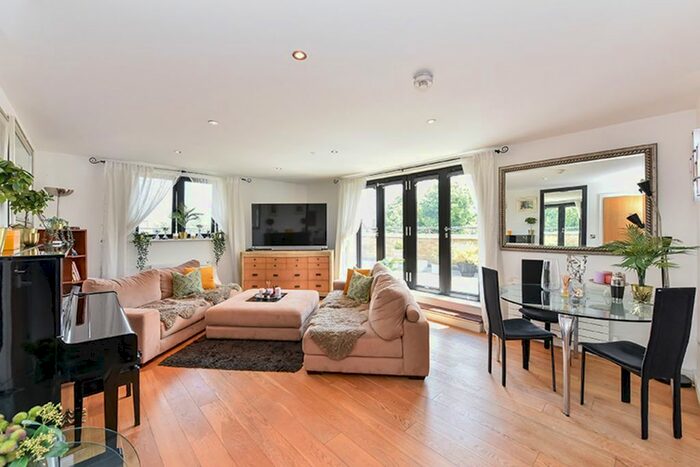 3 Bedroom Flat To Rent In Stratheden Road, London, SE3