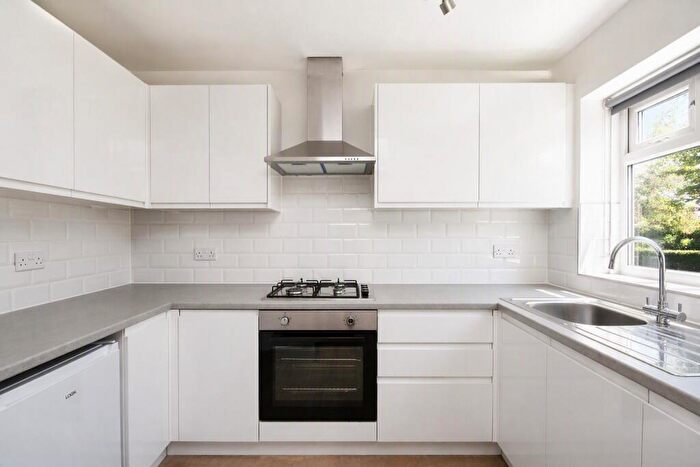 1 Bedroom Flat To Rent In Warwick Road, Barnet, EN5