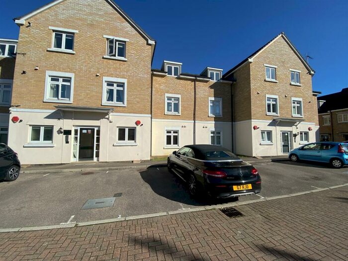 2 Bedroom Apartment To Rent In Brownlow Close, Barnet, EN4