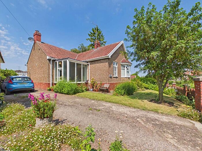 3 Bedroom Bungalow For Sale In Narrow Lane, Bristol, BS16