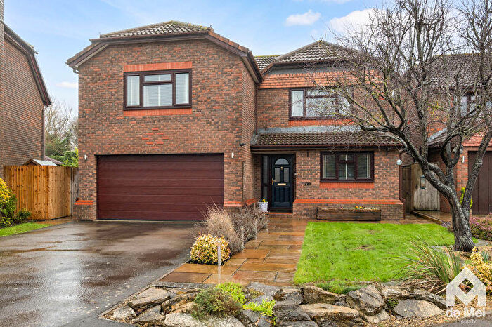 5 Bedroom House For Sale In Yarlington Close, Bishops Cleeve, Cheltenham, Gloucestershire, GL52