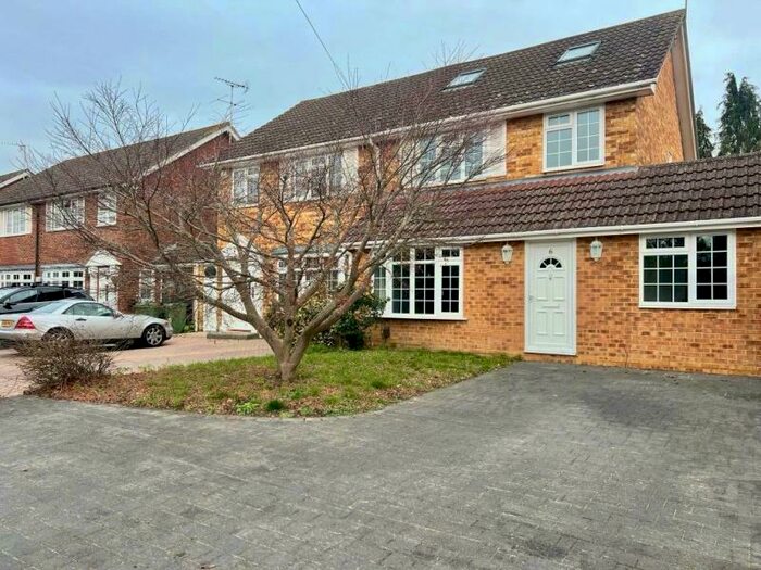 5 Bedroom Semi-Detached House To Rent In Frimley, GU16