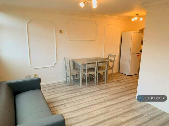 3 Bedroom Maisonette To Rent In John Barnes Walk, London, E15