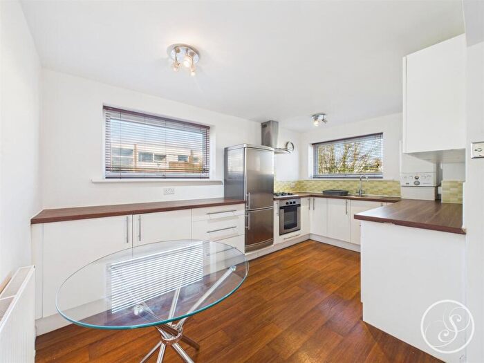 2 Bedroom Flat To Rent In The Moorlands, Alwoodley, Leeds, LS17