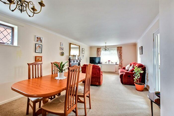 3 Bedroom Detached Bungalow For Sale In Roehampton Drive, Trowell, NG9