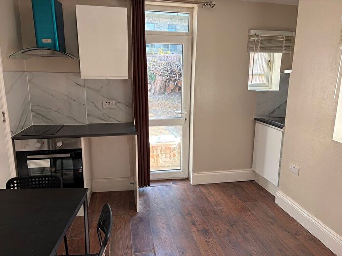 Studio To Rent In Emanuel Avenue, Acton, W3