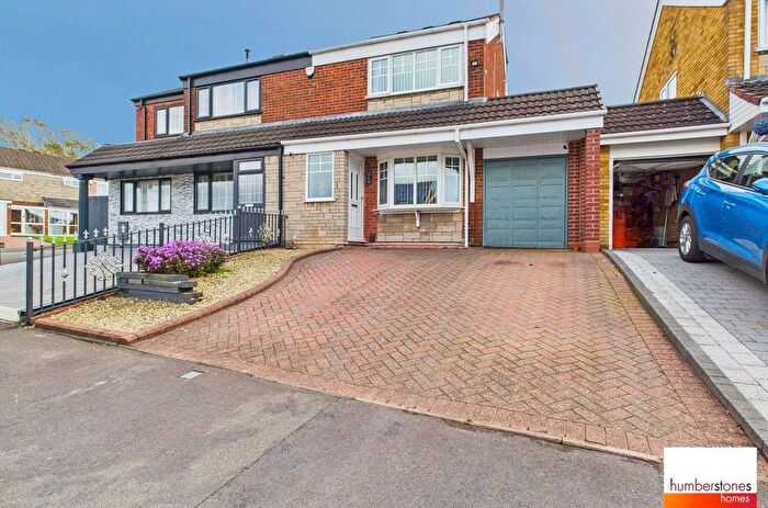 3 Bedroom Semi-detached House For Sale In Pevensey Close, Tividale, Oldbury, B69
