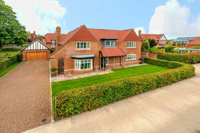 5 Bedroom Detached House For Sale In Fiennes Lane, Upper Froyle, Alton, GU34