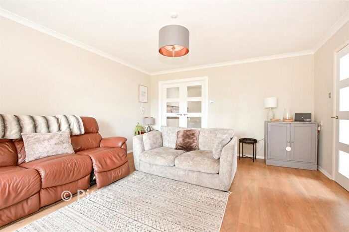 2 Bedroom Ground Maisonette For Sale In Foreland Road, Bembridge, Isle Of Wight, PO35