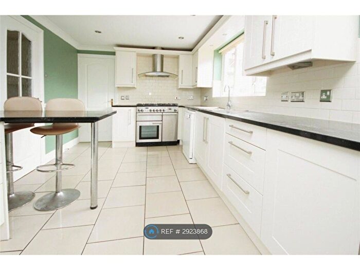 4 Bedroom Detached House To Rent In Woodview, Basildon, SS16