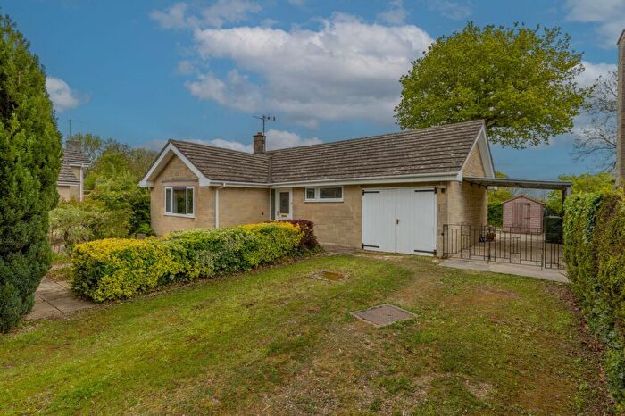 3 Bedroom Bungalow For Sale In Oakleaze, Minety, SN16
