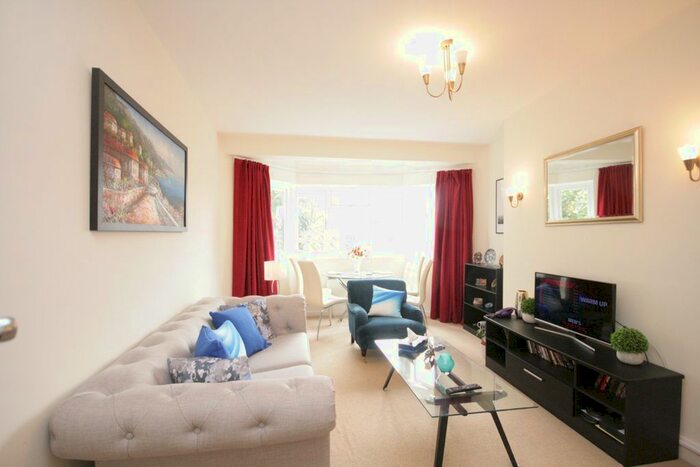 1 Bedroom Flat To Rent In Barton Court, Barons Court Road, London, Greater London, W14