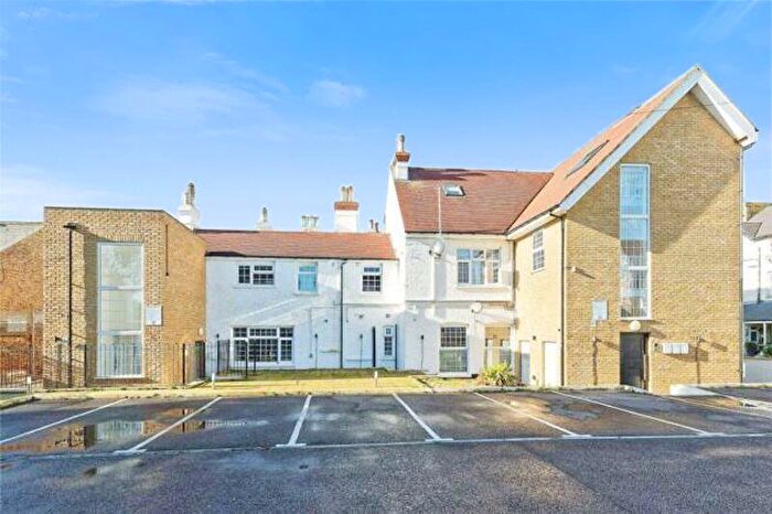 1 Bedroom Flat For Sale In Beach Road, Westgate-On-Sea, CT8