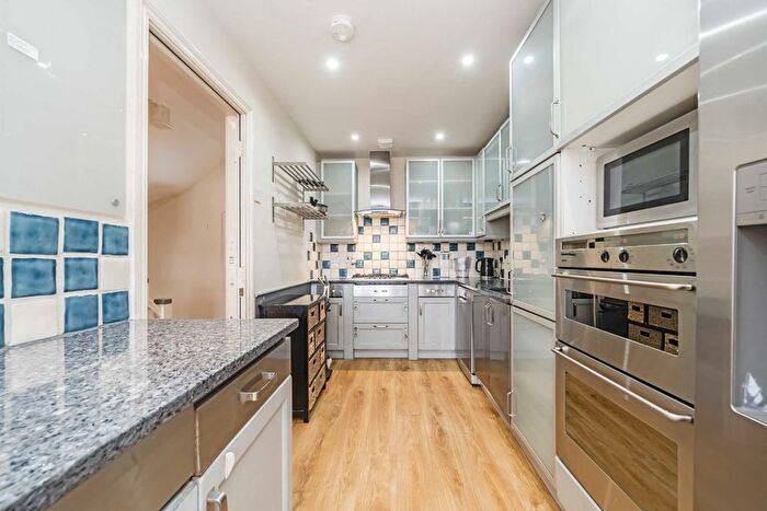 6 Bedroom Semi-Detached House For Sale In Alexandra Park Road, London, N22