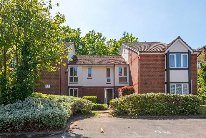 1 Bedroom Flat For Sale In Maunsell Park, Station Hill, Crawley, West Sussex, RH10