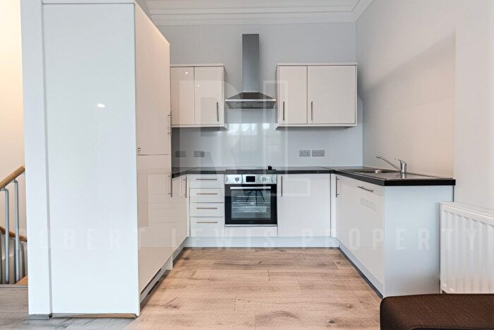 2 Bedroom Flat To Rent In Shepherds Hill, London, N6