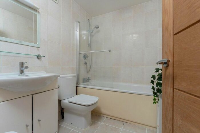 2 Bedroom Apartment To Rent In Overton Road, Sutton, SM2