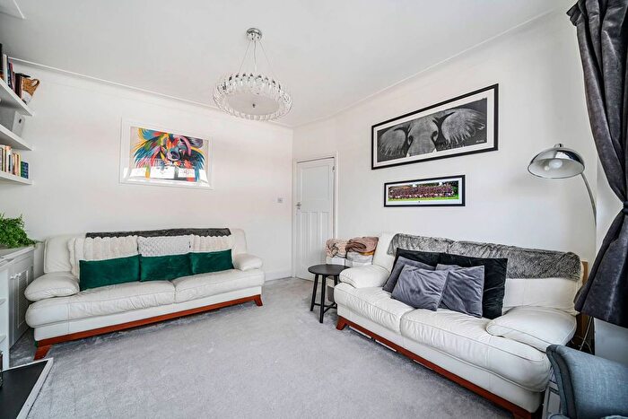 3 Bedroom Terraced House To Rent In Nightingale Close, Chingford, London, E4