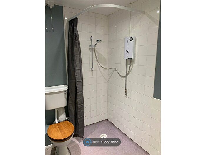 1 Bedroom Flat To Rent In Abinger Lodge, Lancing, BN15