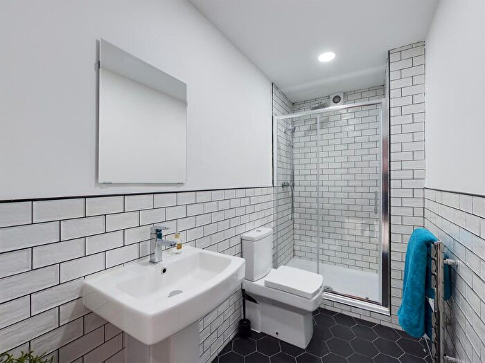 7 Bedroom Flat To Rent In Well Meadow Drive, Sheffield, S3