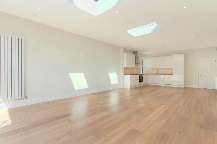 4 Bedroom Terraced House To Rent In Donnybrook Road, Streatham Common, SW16