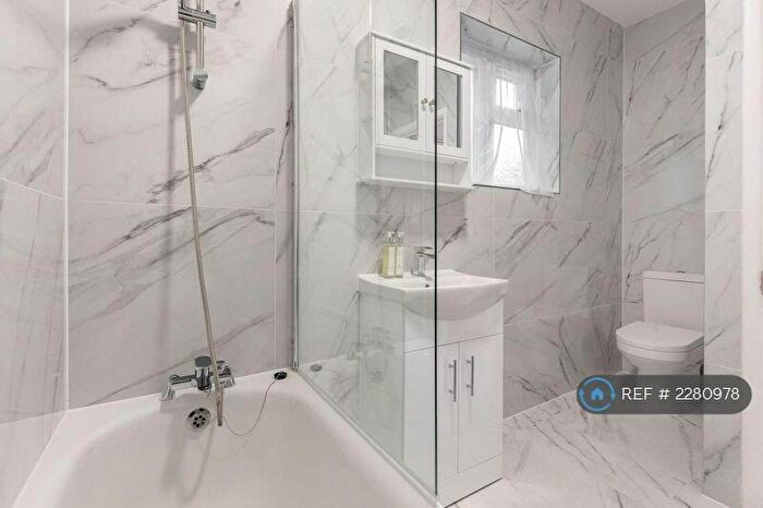 2 Bedroom Flat To Rent In Alliance Road, London, SE18