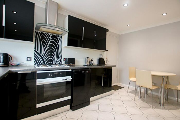 3 Bedroom Terraced House For Sale In Millbrook, Southampton, SO16