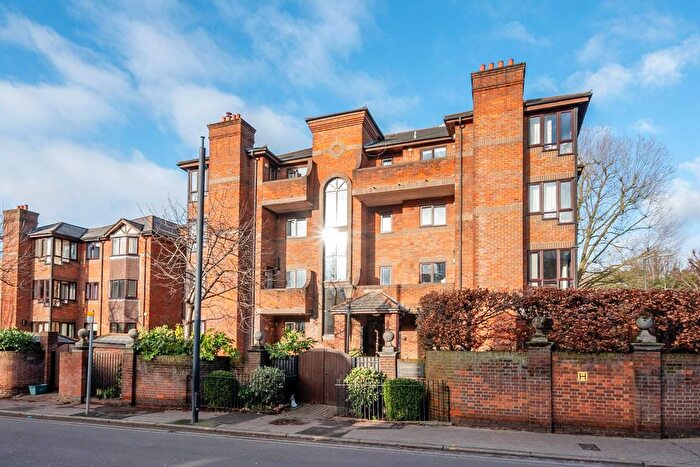 2 Bedroom Flat To Rent In Worple Road, Wimbledon, London, SW20
