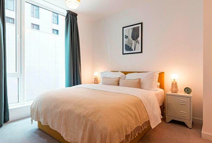 1 Bedroom Apartment To Rent In Flat, The Almere, Avebury Boulevard, Milton Keynes, Buckinghamshire, MK9