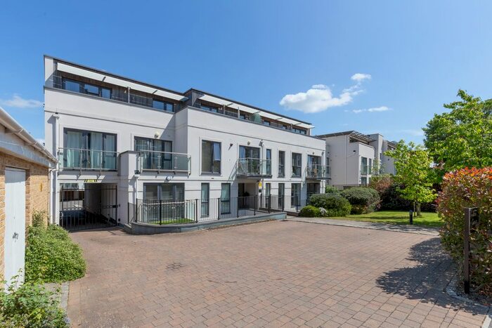 2 Bedroom Flat For Sale In Albemarle Road, Bromley, BR3